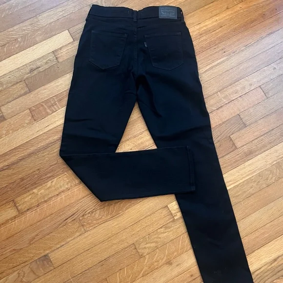 Levi Brand, Black Denim, size 28, Mid Rise Skinny Leg - Picture 3 of 6
